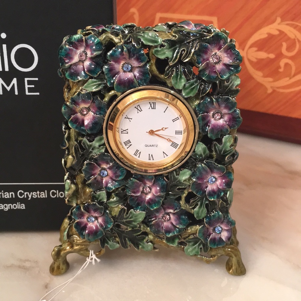 Genuine Austrian Crystal Clock Magnolia.
